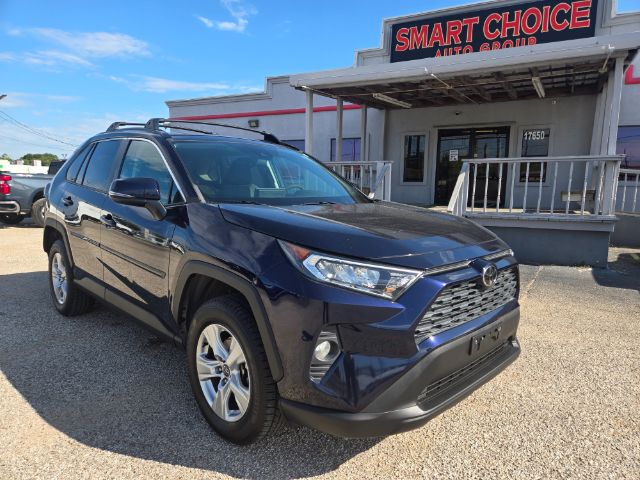 2020 Toyota RAV4 XLE's photo