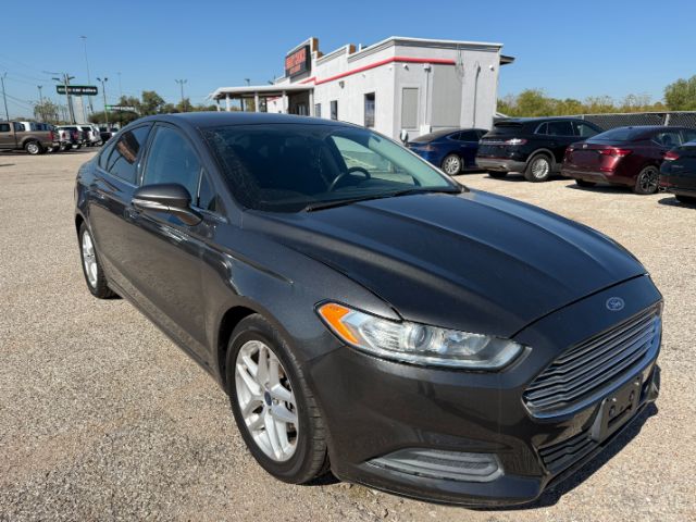2016 Ford Fusion SE's photo