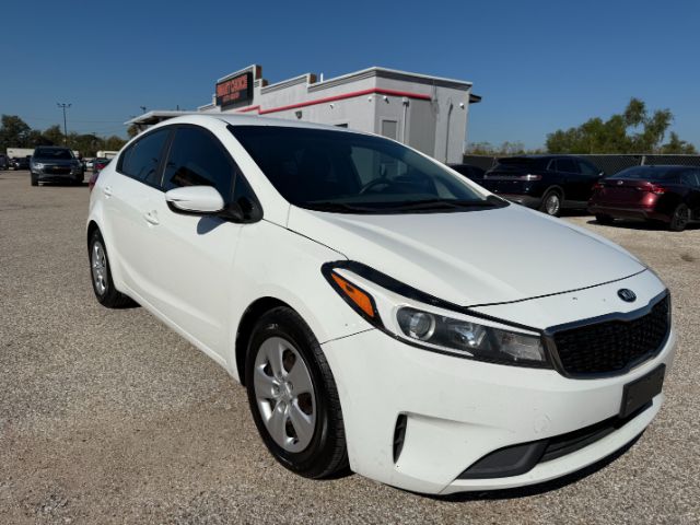 2017 Kia Forte LX's photo